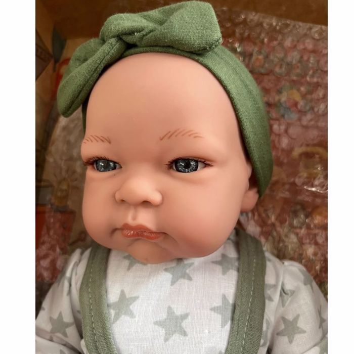 MAGIC BABY KOuKLA- JENNY ME SALOPETA, MPLOuZAKI ME ASTERAKIA KAI PRASINO FIOGO 47ek