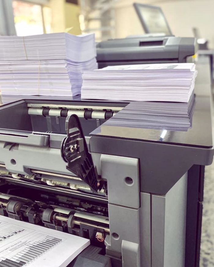 EKTuPOSI ASPROMAuRIS FOTOTuPIAS