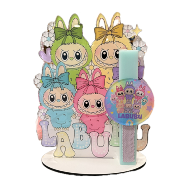 WOODENSTYLE ΛΑΜΠΑΔΑ ΠΛΑΚΕ ΜΕ ΔΙΑΚΟΣΜΗΤΙΚΟ ΣΕ ΞΥΛΙΝΗ ΒΑΣΗ- LABUBU