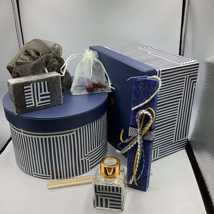 LYXNOC LAMPADA PLAKE KONTI SE TETRAGNO KOuTI DOROu